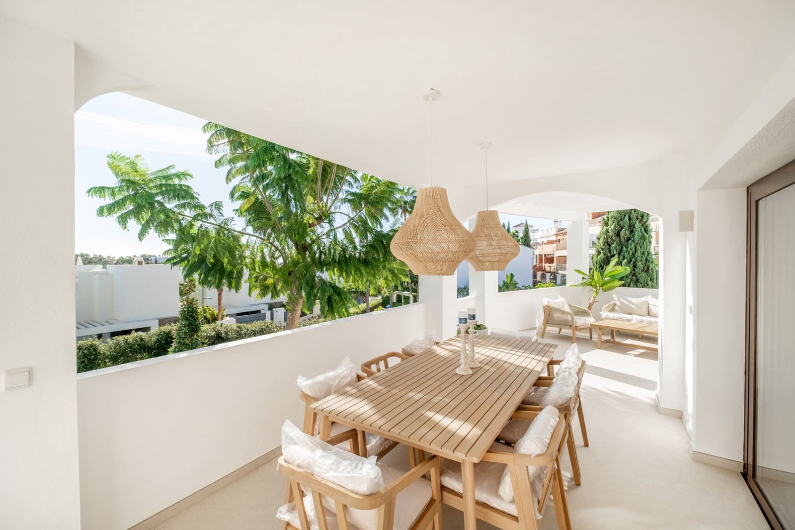 4 bedroom Townhouse for sale in El Paraiso with pool garage - € 1,325,000 (Ref: 9839150)