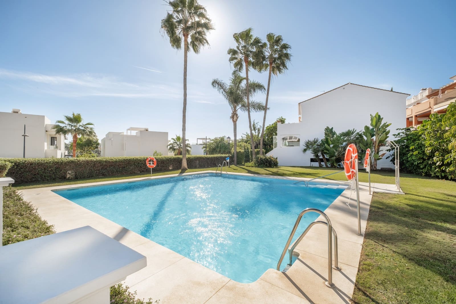4 bedroom Townhouse for sale in El Paraiso with pool garage - € 1,325,000 (Ref: 9839150)