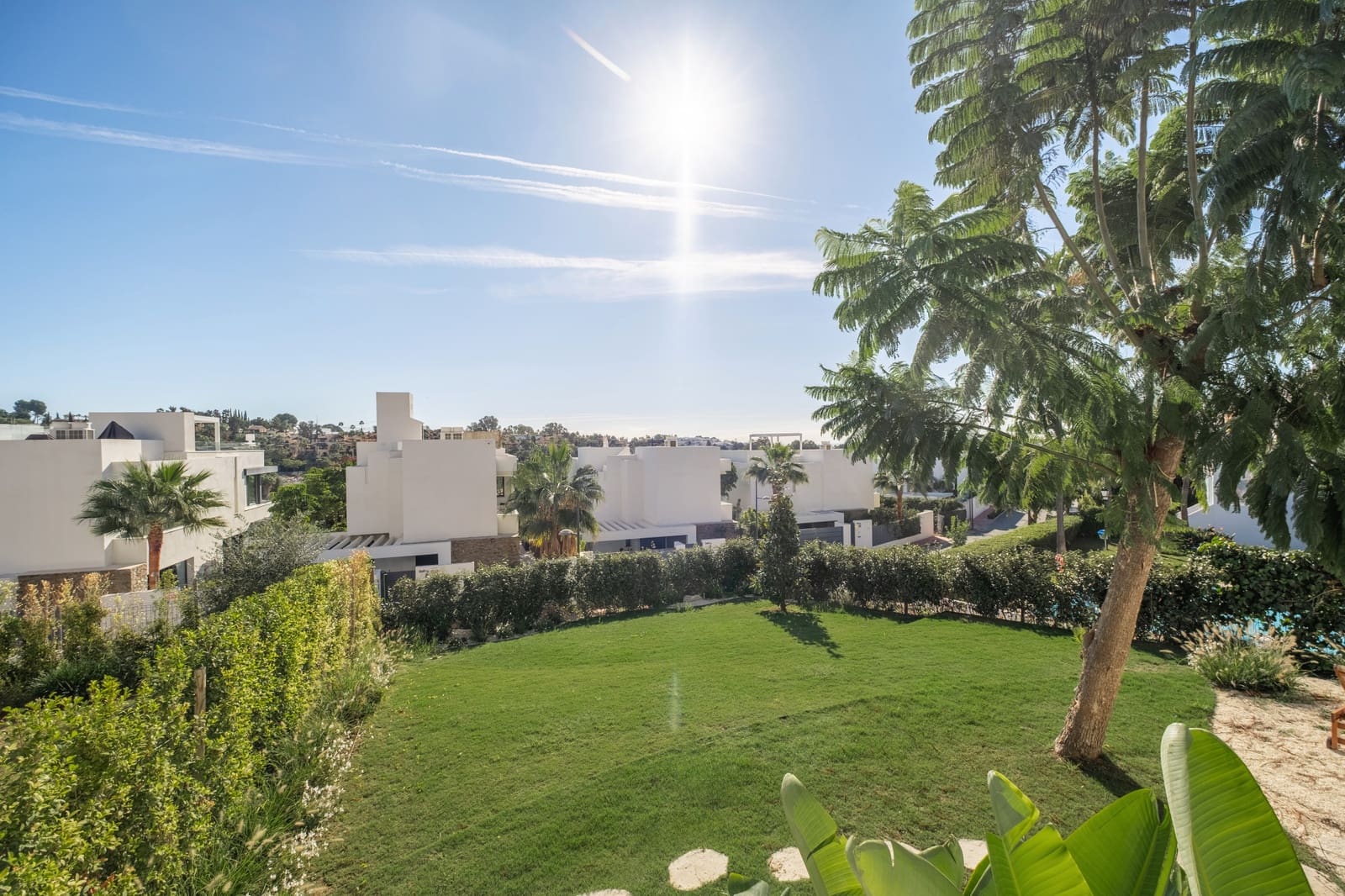 4 bedroom Townhouse for sale in El Paraiso with pool garage - € 1,325,000 (Ref: 9839150)