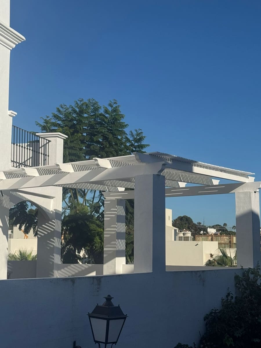 4 bedroom Townhouse for sale in El Paraiso with pool garage - € 1,295,000 (Ref: 9839151)