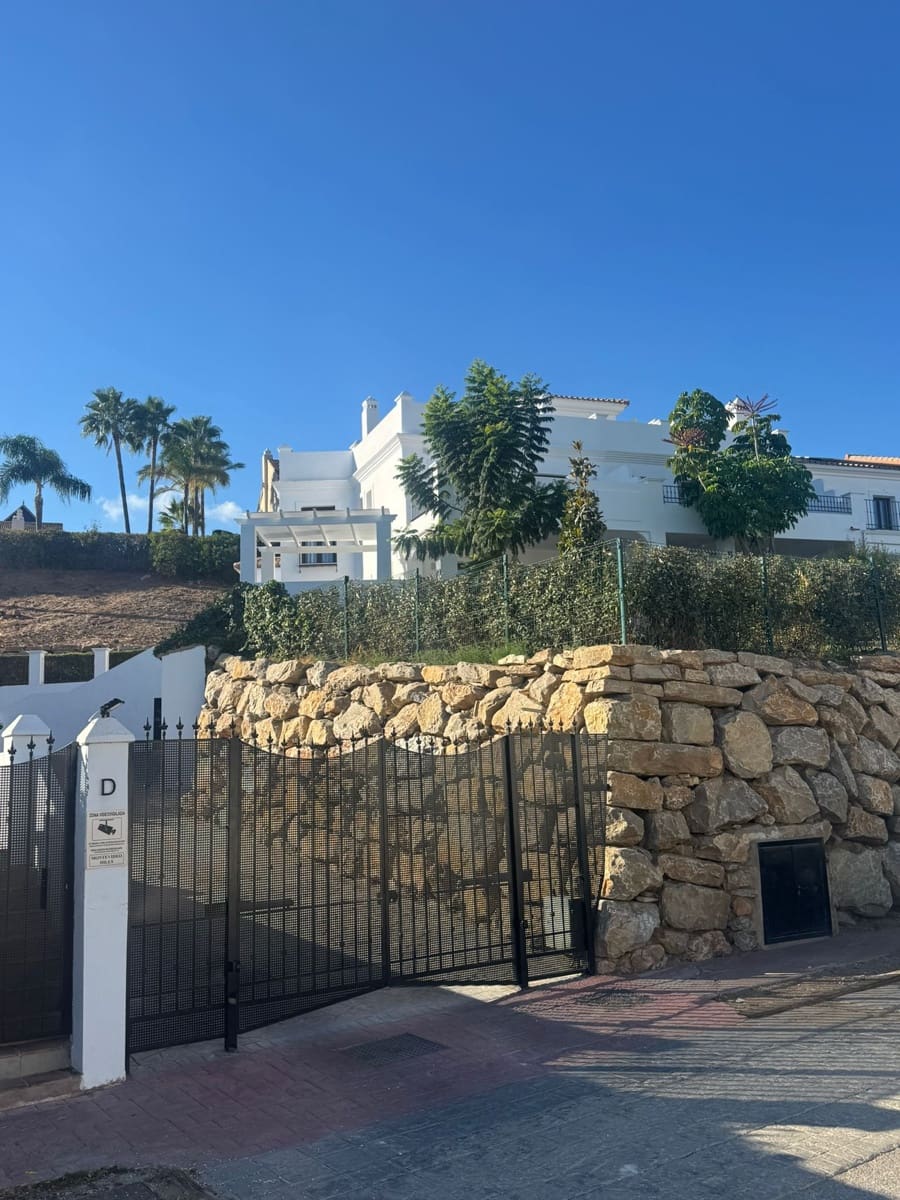 4 bedroom Townhouse for sale in El Paraiso with pool garage - € 1,295,000 (Ref: 9839151)