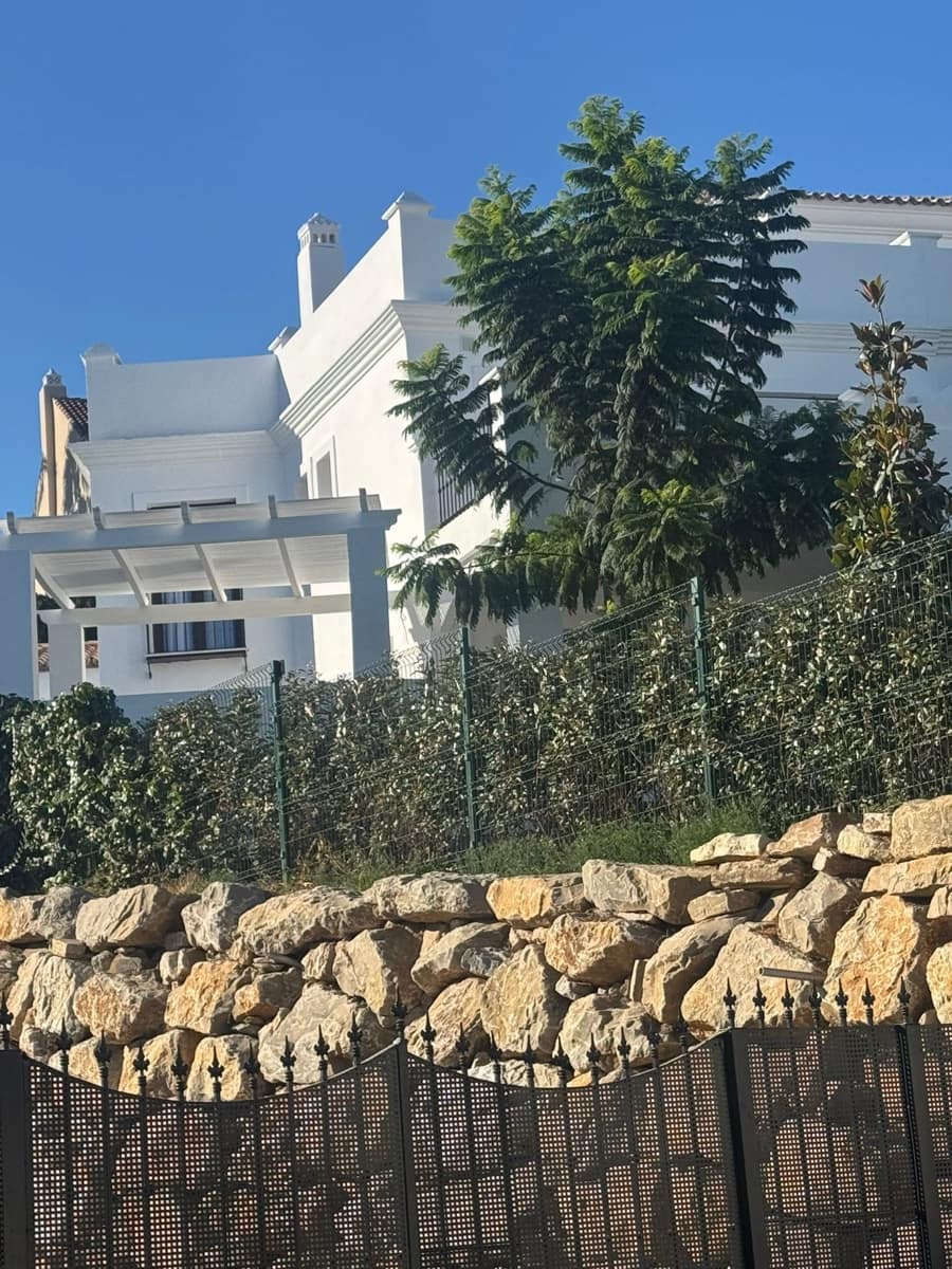 4 bedroom Townhouse for sale in El Paraiso with pool garage - € 1,295,000 (Ref: 9839151)
