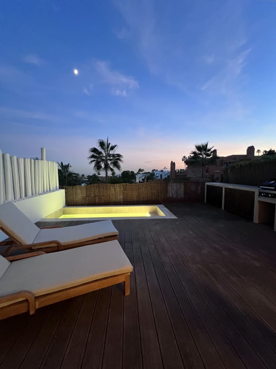 3 bedroom Apartment for sale in Nueva Andalucia with pool garage - € 1,250,000 (Ref: 9839152)
