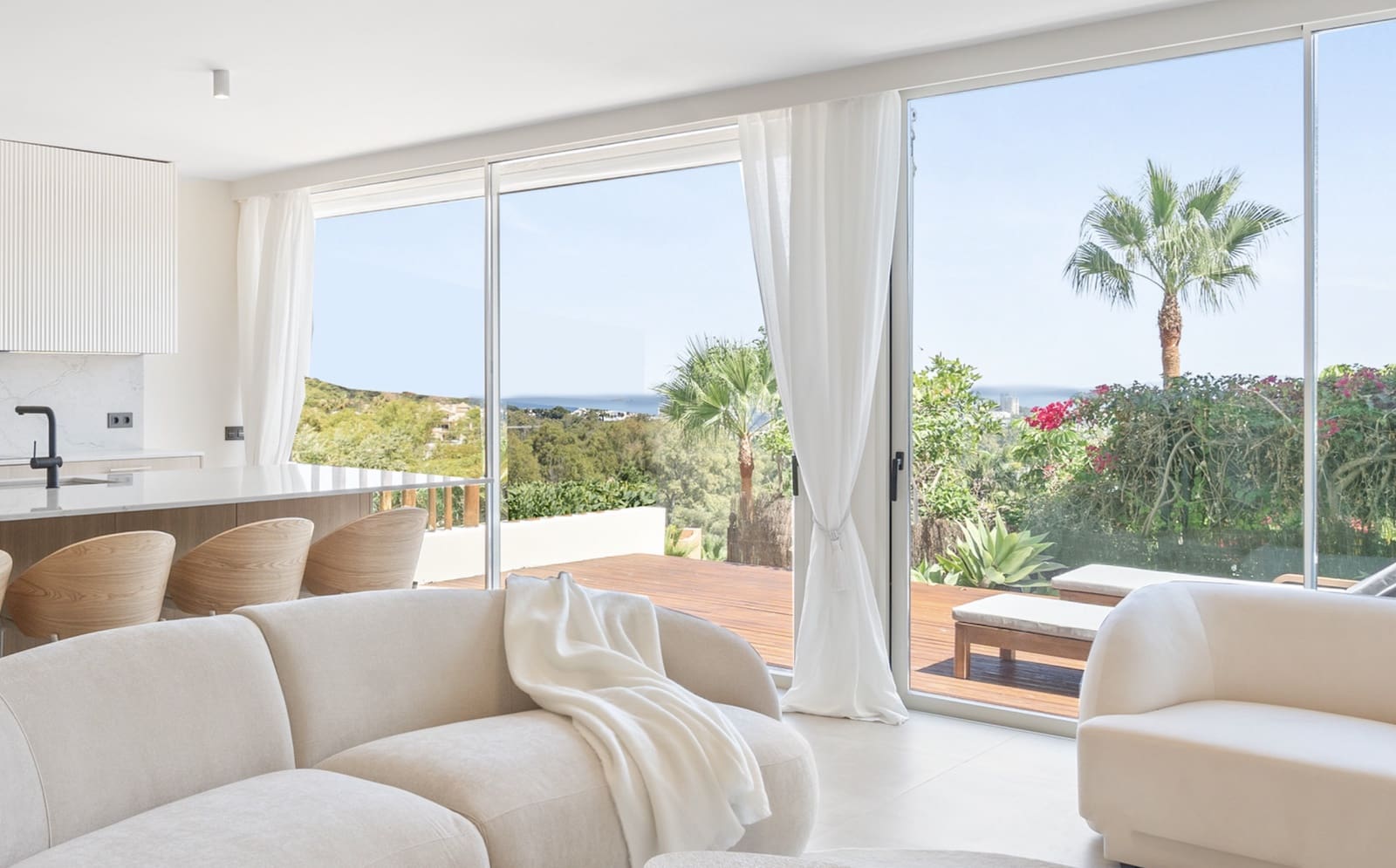 3 bedroom Apartment for sale in Nueva Andalucia with pool garage - € 1,250,000 (Ref: 9839152)