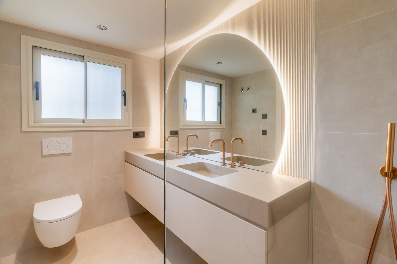 3 bedroom Apartment for sale in Nueva Andalucia with pool garage - € 1,250,000 (Ref: 9839152)