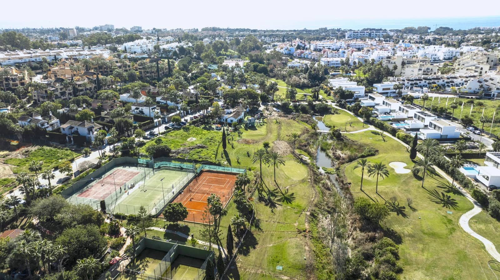 5 bedroom Villa for sale in El Paraiso with pool garage - € 1,950,000 (Ref: 9839155)
