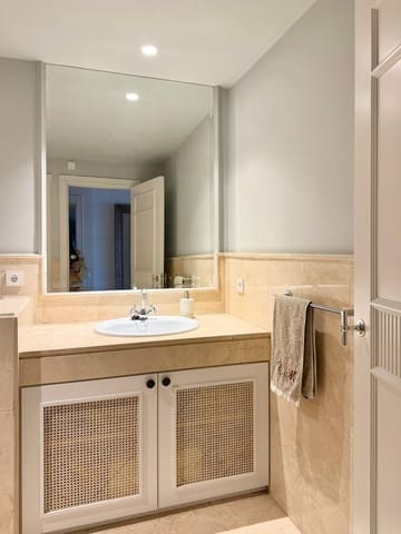 3 bedroom Apartment for rent in Marbella with garage - € 2,700 (Ref: 9846167)