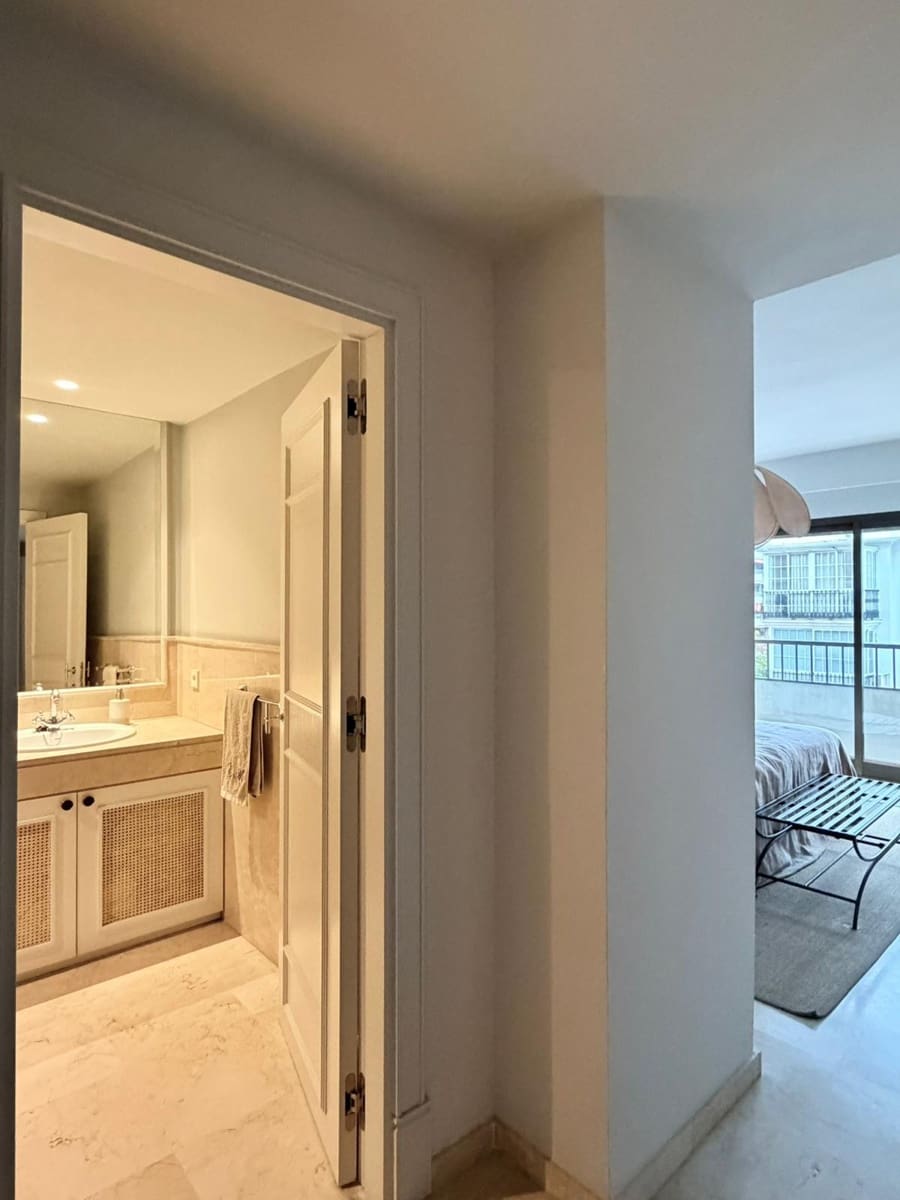 3 bedroom Apartment for rent in Marbella with garage - € 2,700 (Ref: 9846167)