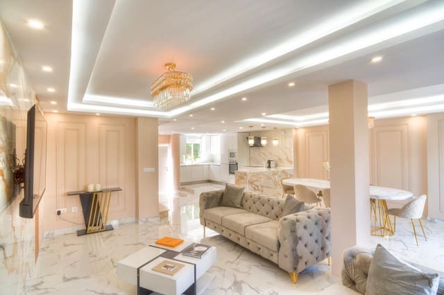 4 soveværelse Byhus til salg i La Dama de Noche - La Alzambra, Marbella med swimmingpool garage - € 950.000 (Ref: 9846168)