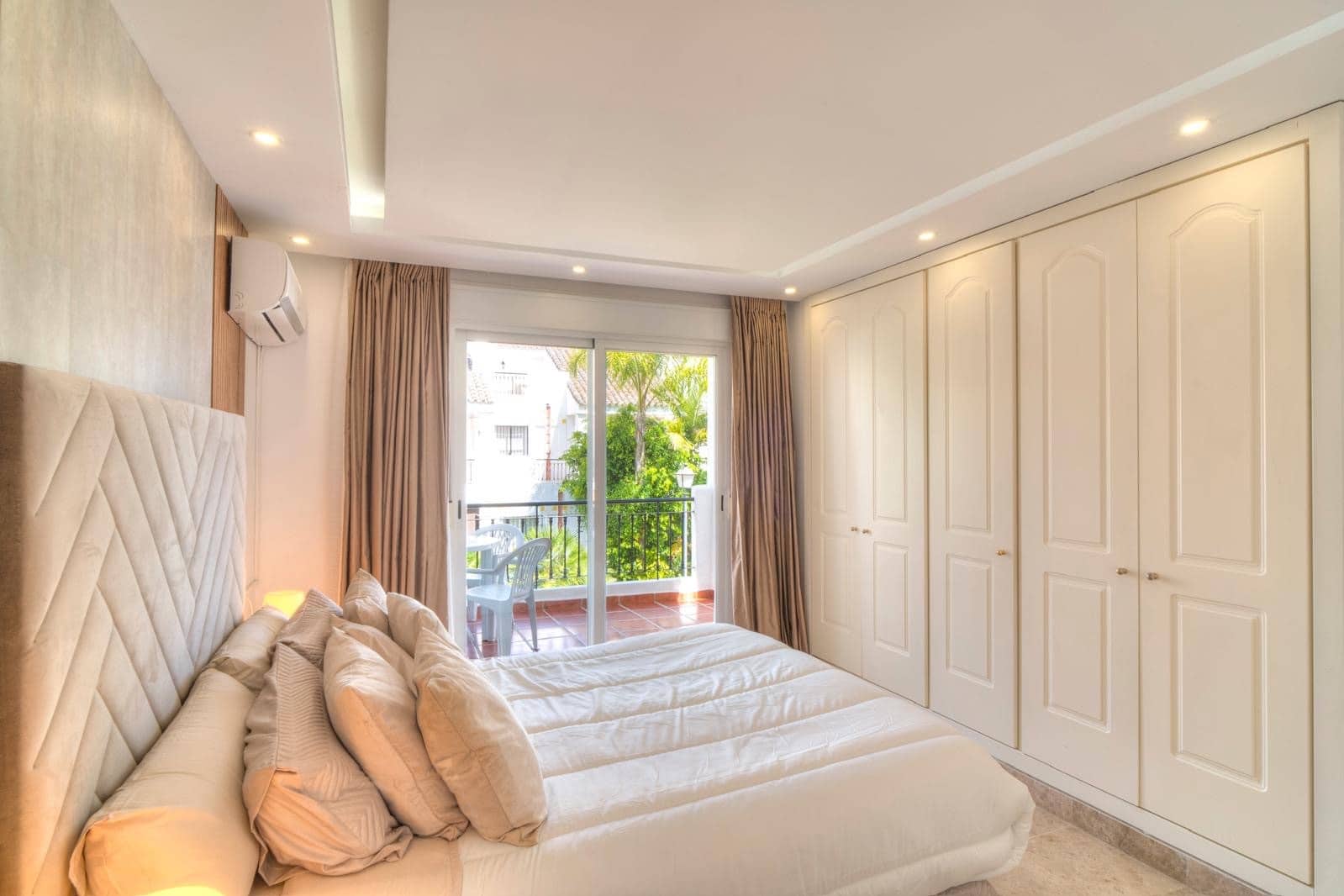 4 sovrum Hus till salu i Nueva Andalucia med pool garage - 950 000 € (Ref: 9846168)