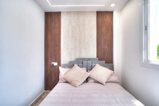 4 soveværelse Byhus til salg i La Dama de Noche - La Alzambra, Marbella med swimmingpool garage - € 950.000 (Ref: 9846168)