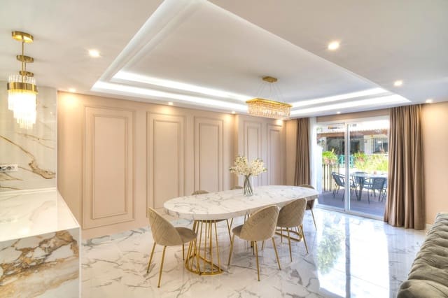 4 soveværelse Byhus til salg i La Dama de Noche - La Alzambra, Marbella med swimmingpool garage - € 950.000 (Ref: 9846168)