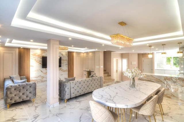4 soveværelse Byhus til salg i La Dama de Noche - La Alzambra, Marbella med swimmingpool garage - € 950.000 (Ref: 9846168)
