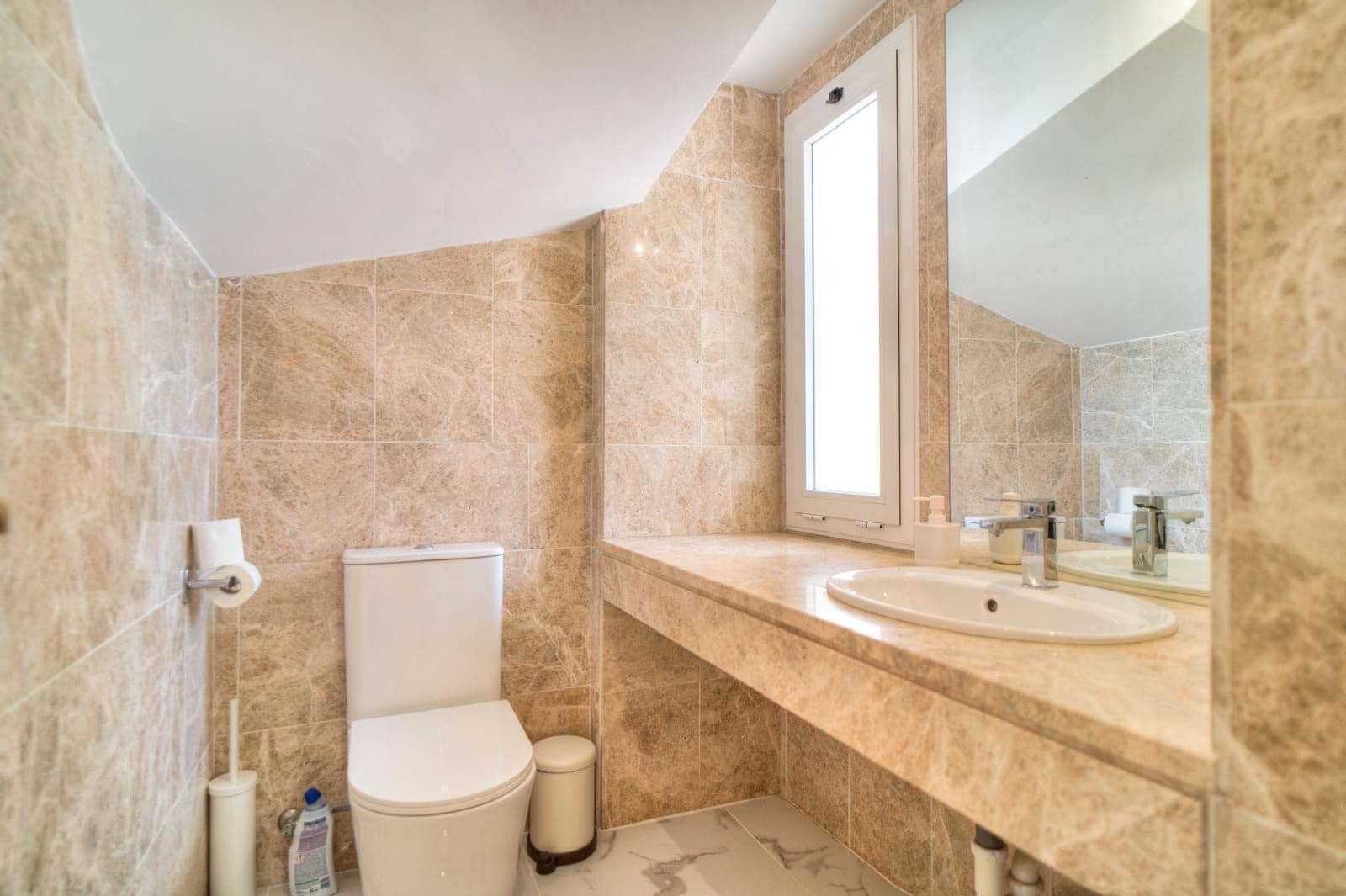 4 sovrum Hus till salu i Nueva Andalucia med pool garage - 950 000 € (Ref: 9846168)