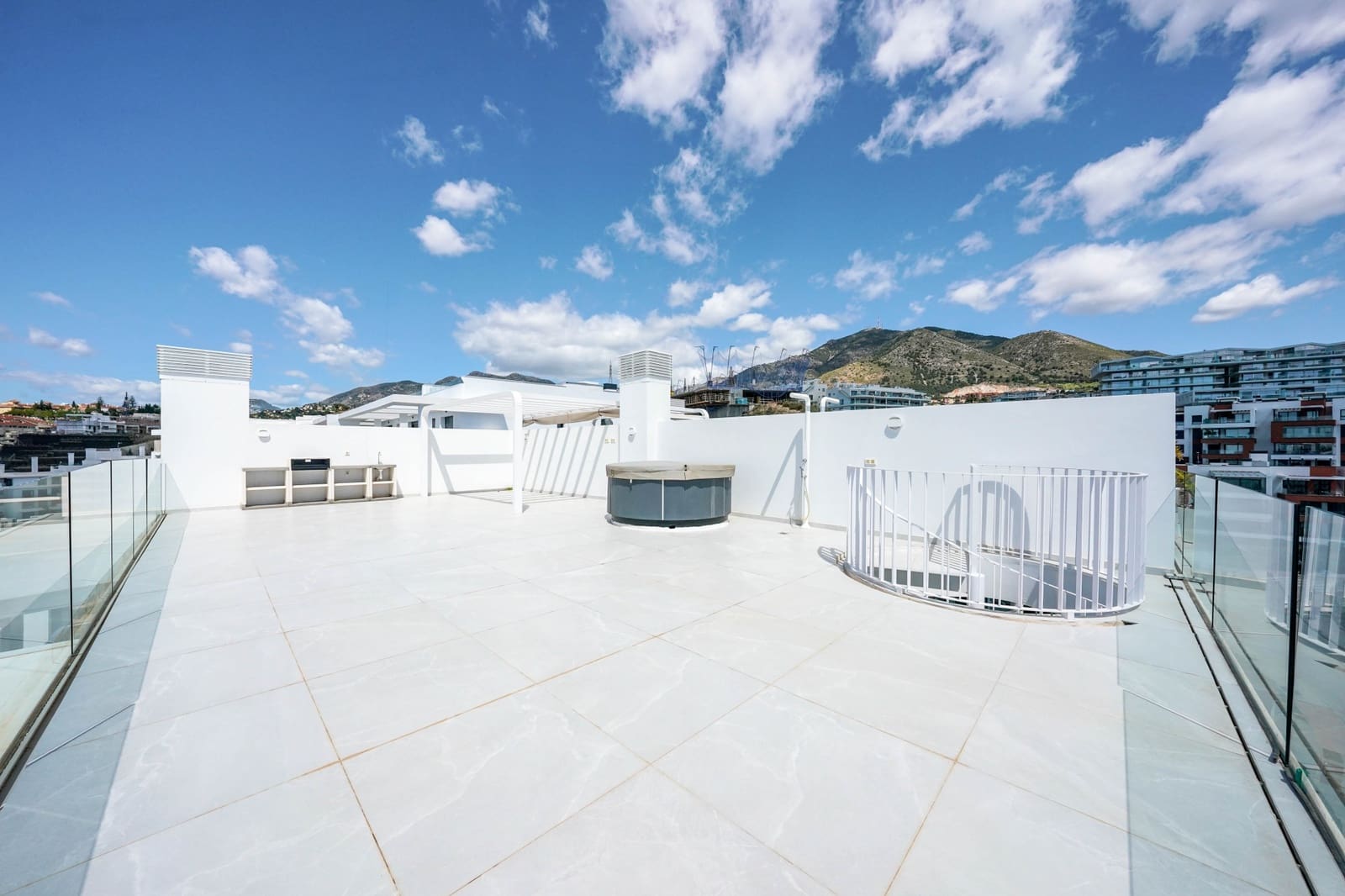 2 bedroom Penthouse for sale in Fuengirola with pool garage - € 775,000 (Ref: 9866927)