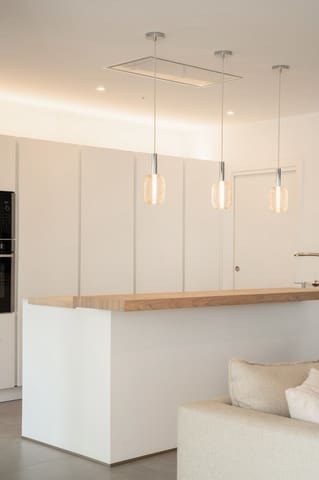 3 sypialnia Apartament na sprzedaż w Altos de Estepona, Estepona z basenem garażem - 750 000 € (Ref: 9868507)