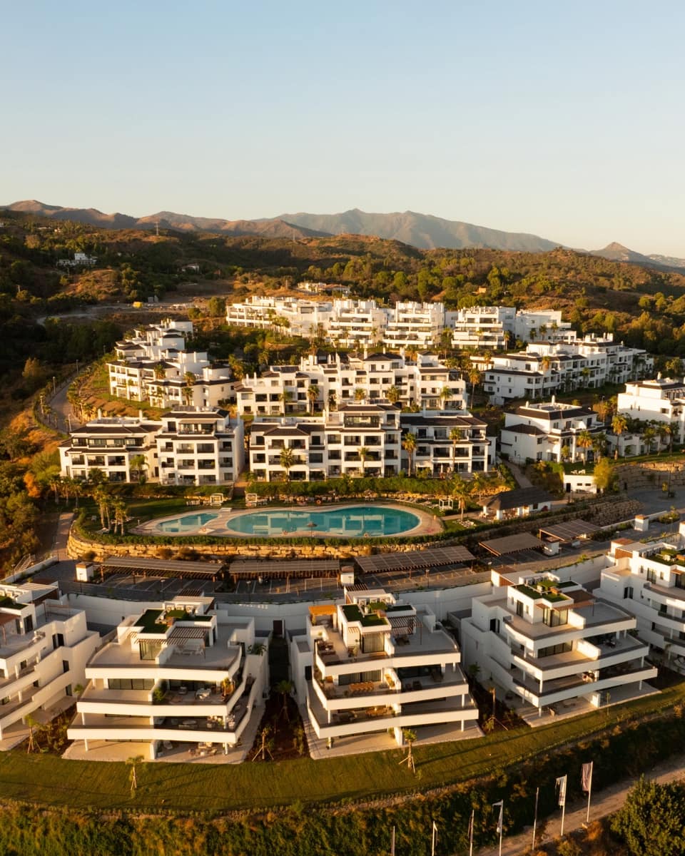 3 Zimmer Apartment zu verkaufen in Estepona mit Pool Garage - 750.000 € (Ref: 9868507)