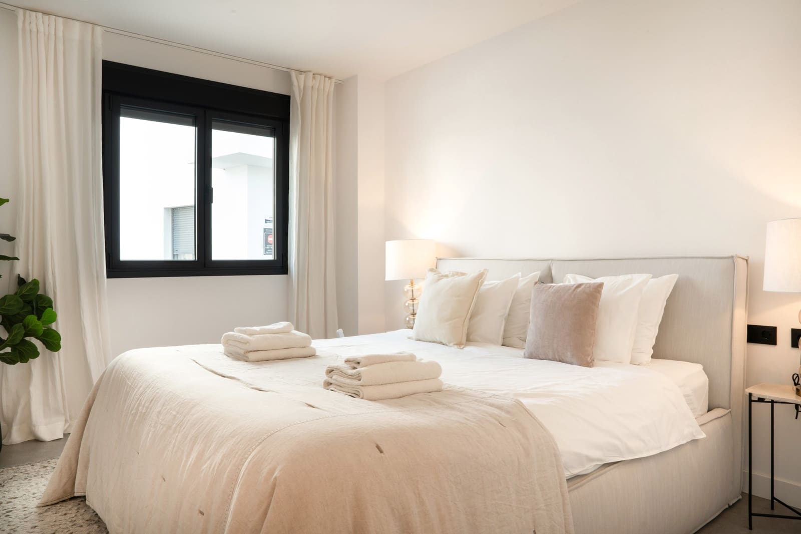 3 Zimmer Apartment zu verkaufen in Estepona mit Pool Garage - 750.000 € (Ref: 9868507)
