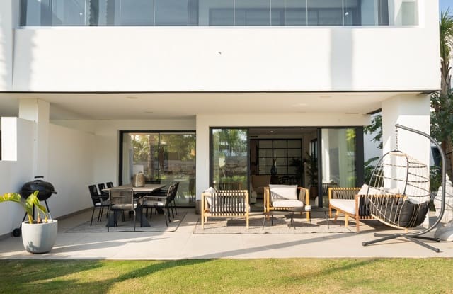 3 sypialnia Apartament na sprzedaż w Altos de Estepona, Estepona z basenem garażem - 750 000 € (Ref: 9868507)