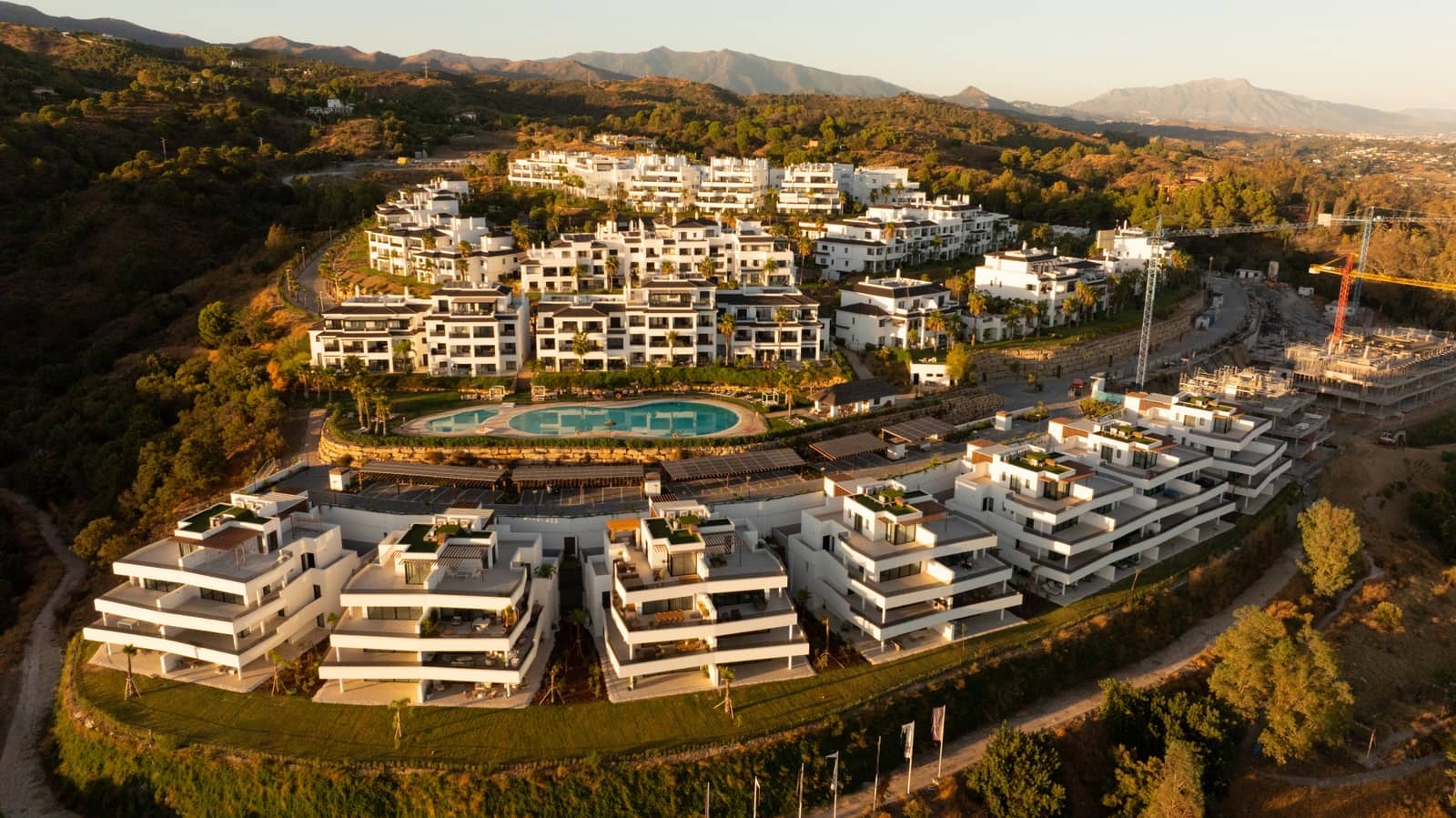 3 Zimmer Apartment zu verkaufen in Estepona mit Pool Garage - 750.000 € (Ref: 9868507)
