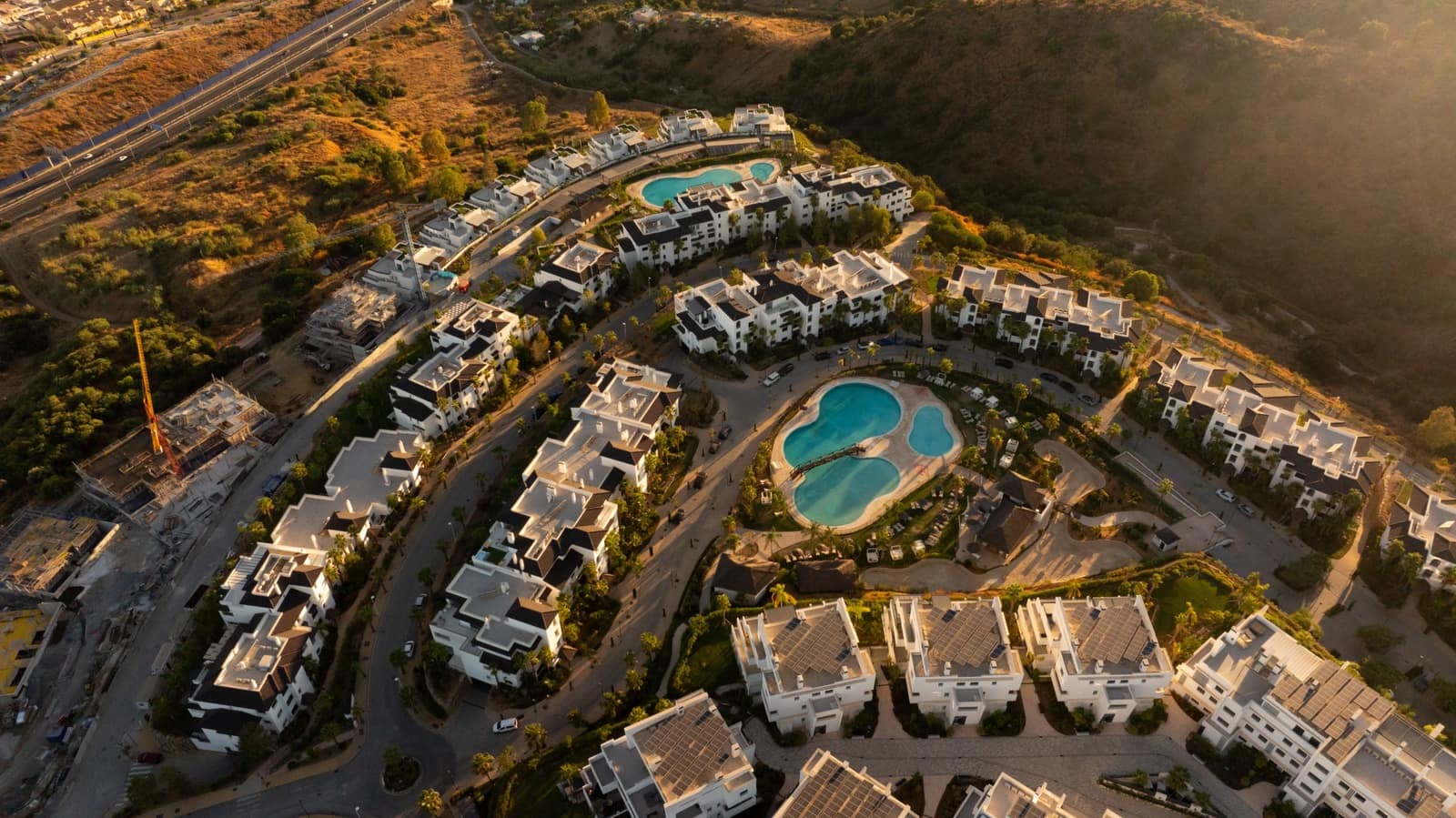 3 Zimmer Apartment zu verkaufen in Estepona mit Pool Garage - 750.000 € (Ref: 9868507)
