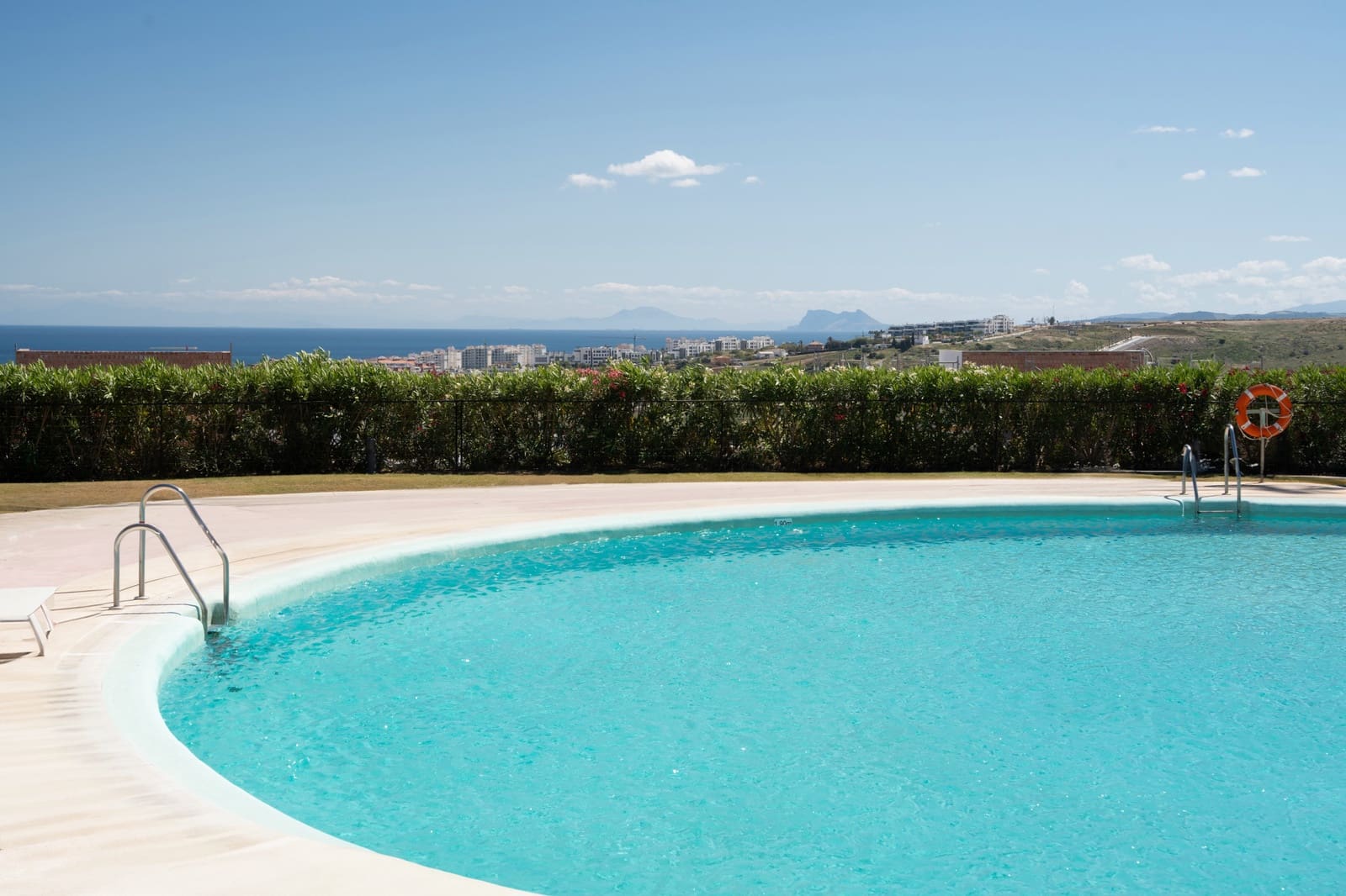 3 Zimmer Apartment zu verkaufen in Estepona mit Pool Garage - 750.000 € (Ref: 9868507)