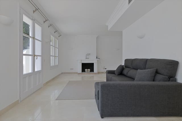 3 chambre Maison de Ville à vendre à El Madroñal, Benahavís avec piscine - 550 000 € (Ref: 9868511)
