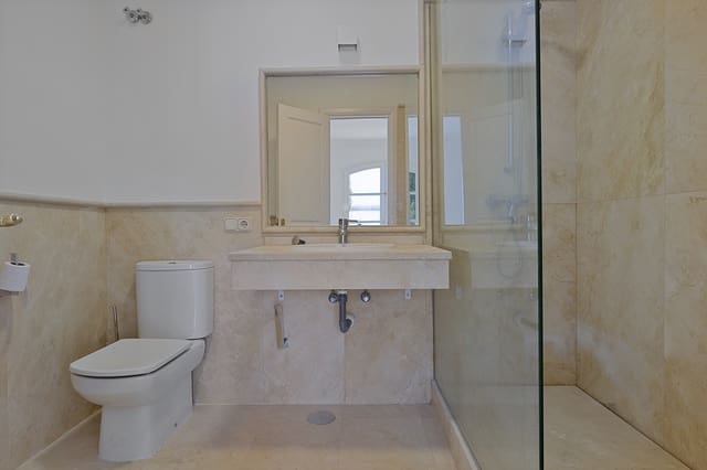3 chambre Maison de Ville à vendre à El Madroñal, Benahavís avec piscine - 550 000 € (Ref: 9868511)