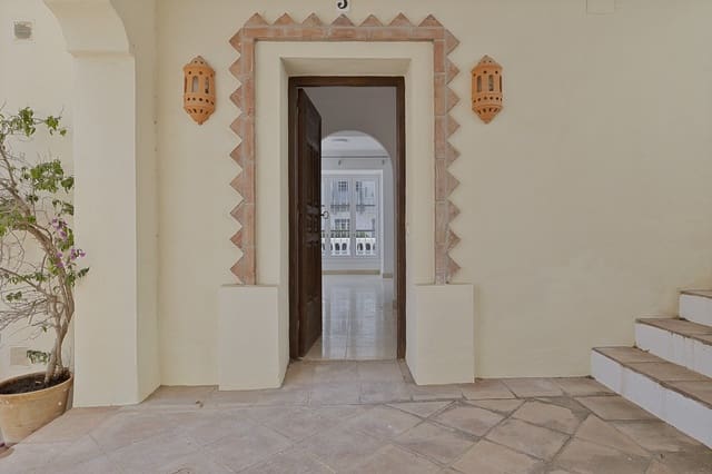 3 chambre Maison de Ville à vendre à El Madroñal, Benahavís avec piscine - 550 000 € (Ref: 9868511)
