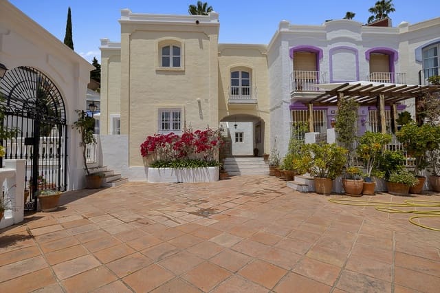 3 chambre Maison de Ville à vendre à El Madroñal, Benahavís avec piscine - 550 000 € (Ref: 9868511)