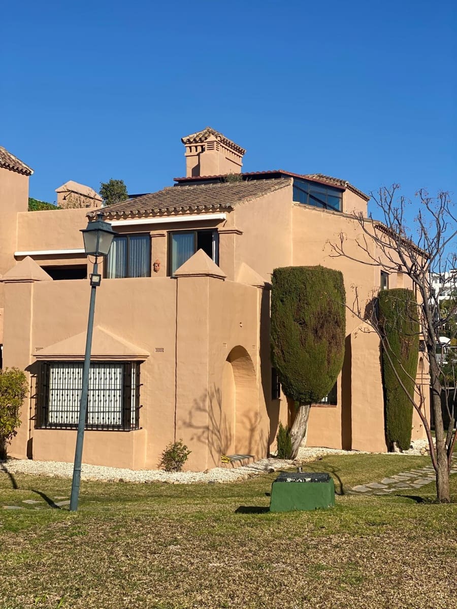 3 quarto Penthouse para venda em Estepona com piscina garagem - 835 000 € (Ref: 9868514)