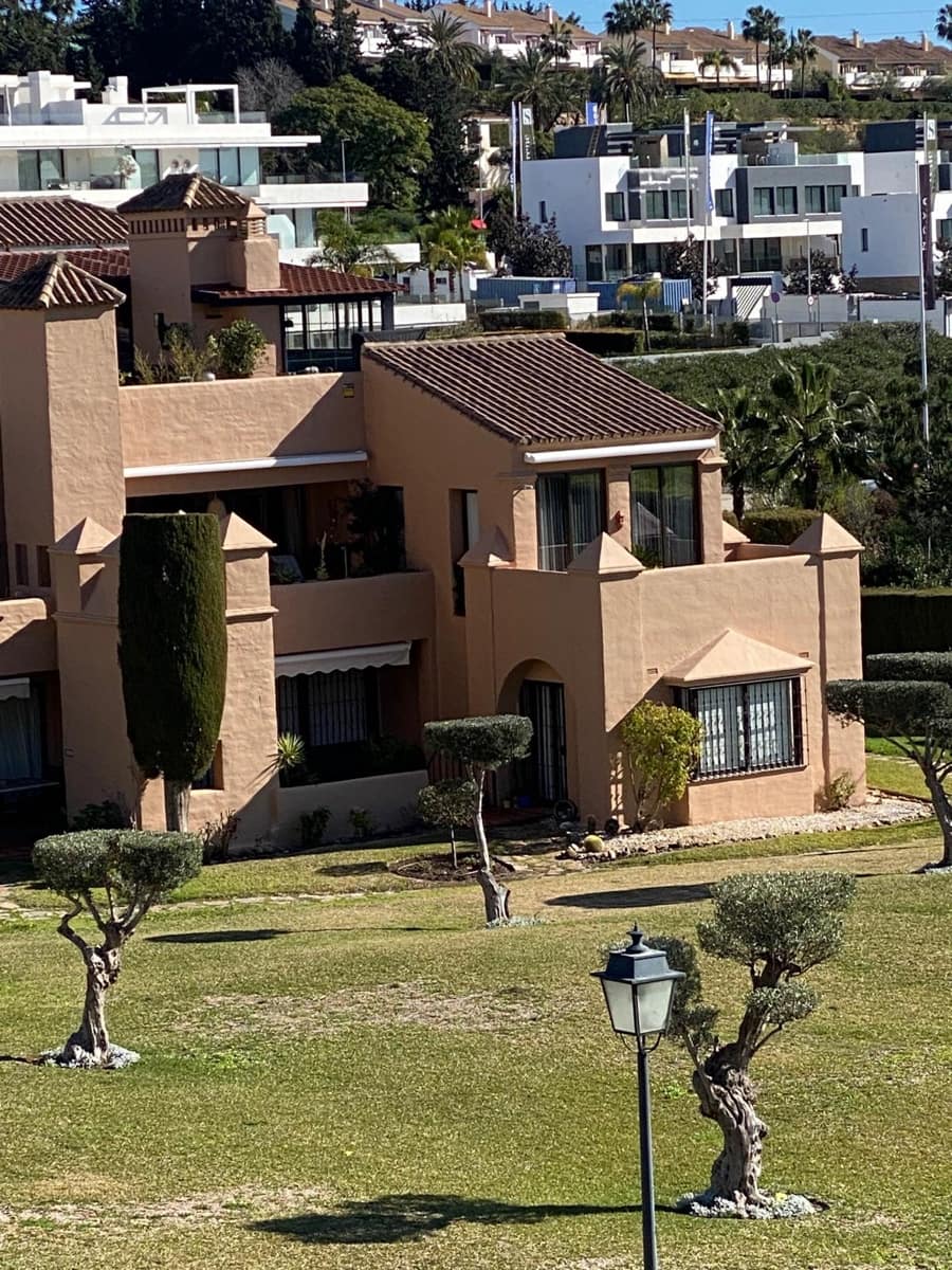 3 quarto Penthouse para venda em Estepona com piscina garagem - 835 000 € (Ref: 9868514)