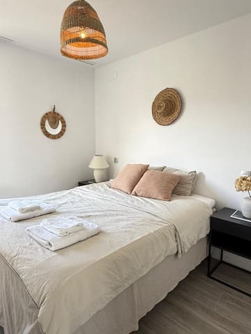 2 quarto Penthouse para arrendamento para férias em Puerto Banus, Marbella com piscina - 1 200 € (Ref: 9869981)