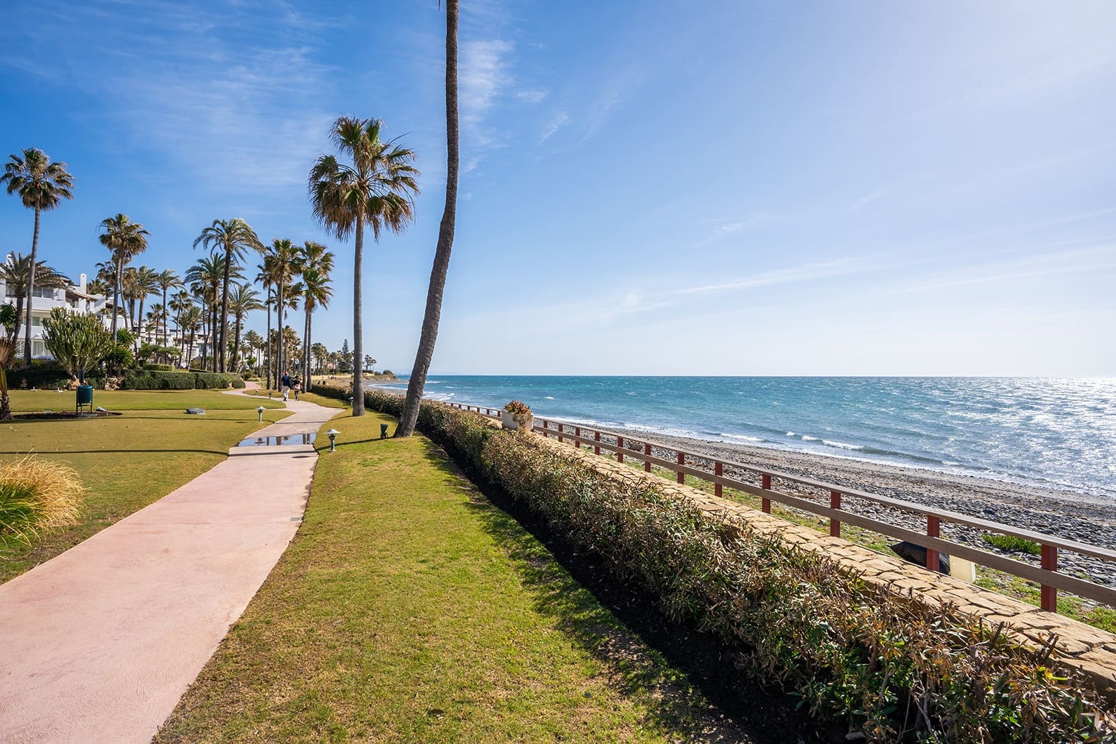 3 soverom Penthouse til salgs i Estepona med svømmebasseng garasje - € 925 000 (Ref: 9871674)