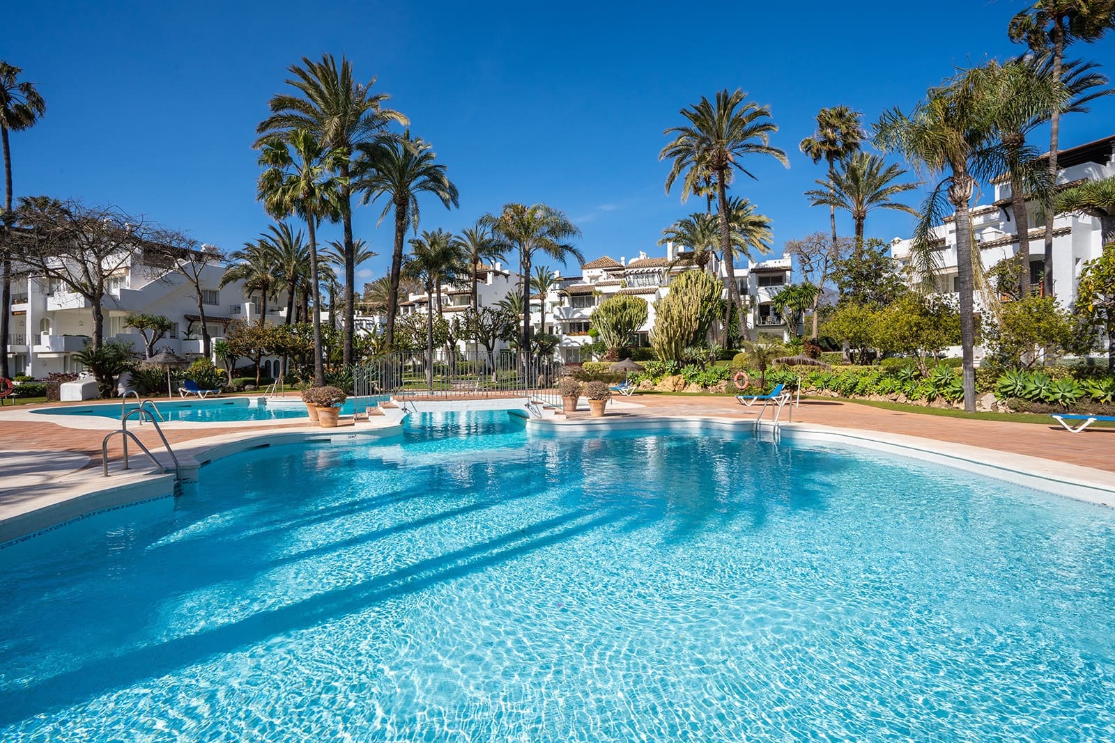 3 soverom Penthouse til salgs i Estepona med svømmebasseng garasje - € 925 000 (Ref: 9871674)