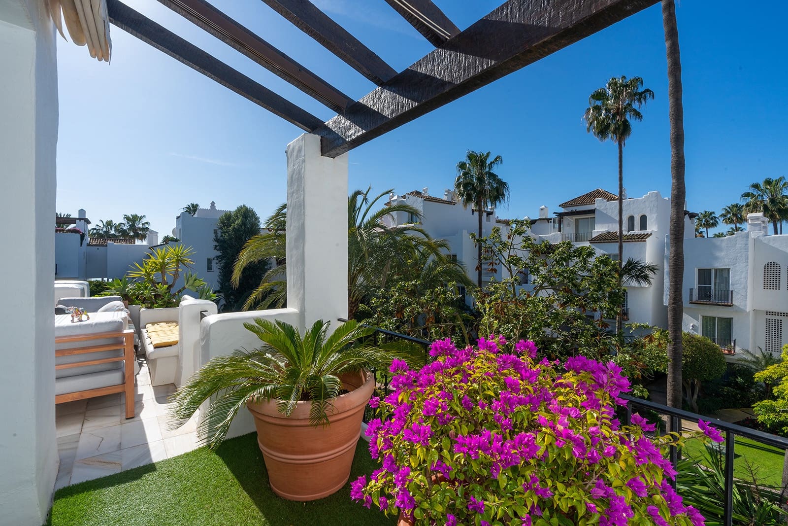 3 soverom Penthouse til salgs i Estepona med svømmebasseng garasje - € 925 000 (Ref: 9871674)