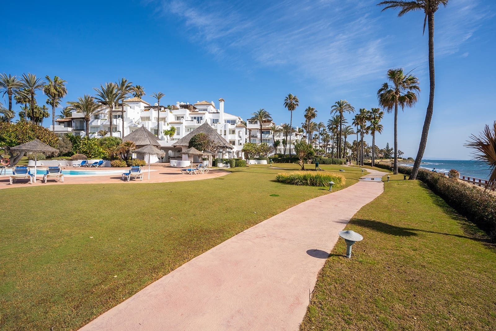 3 soverom Penthouse til salgs i Estepona med svømmebasseng garasje - € 925 000 (Ref: 9871674)