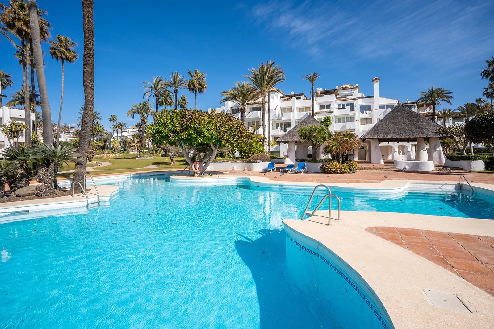 3 soverom Penthouse til salgs i Estepona med svømmebasseng garasje - € 925 000 (Ref: 9871674)