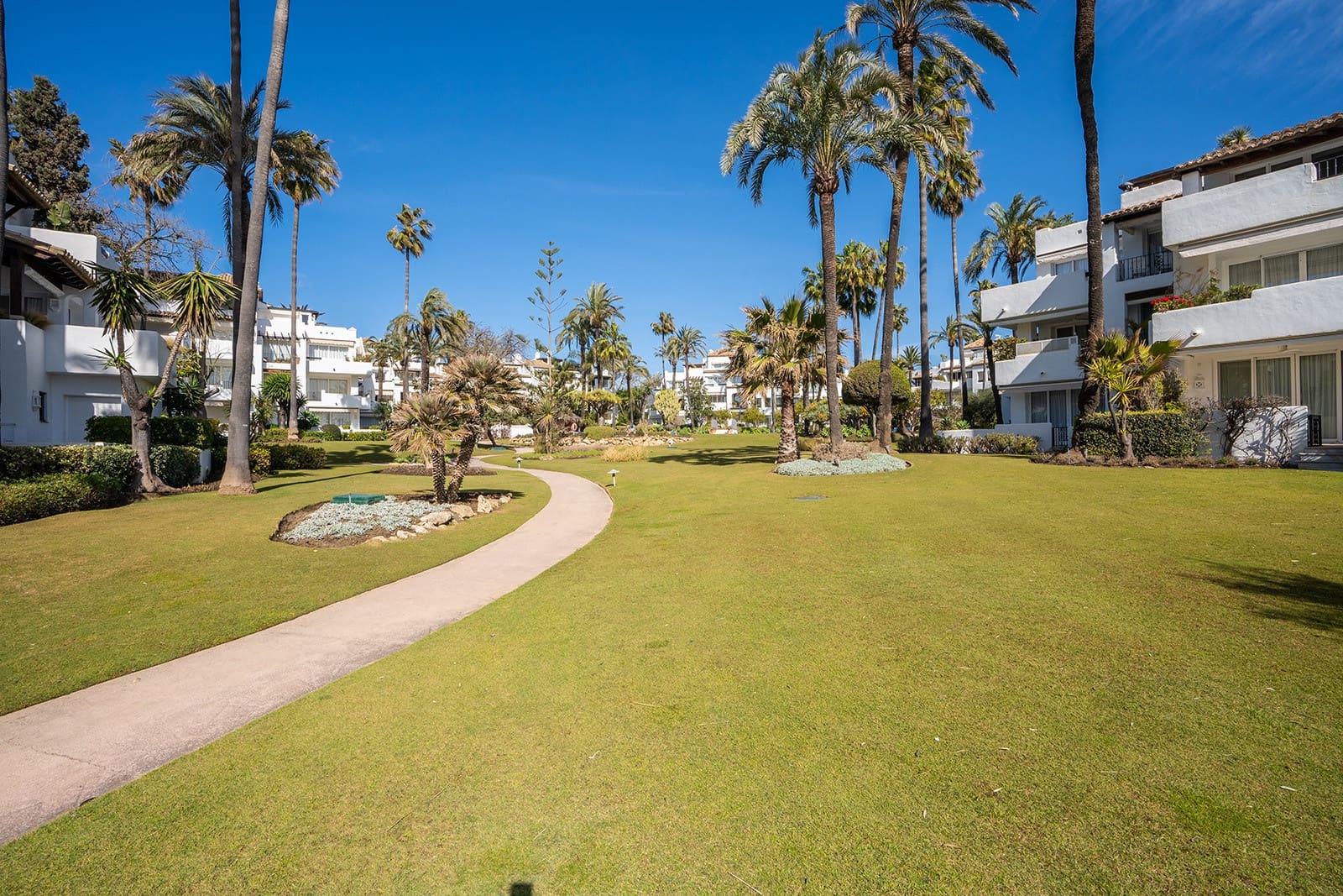 3 soverom Penthouse til salgs i Estepona med svømmebasseng garasje - € 925 000 (Ref: 9871674)
