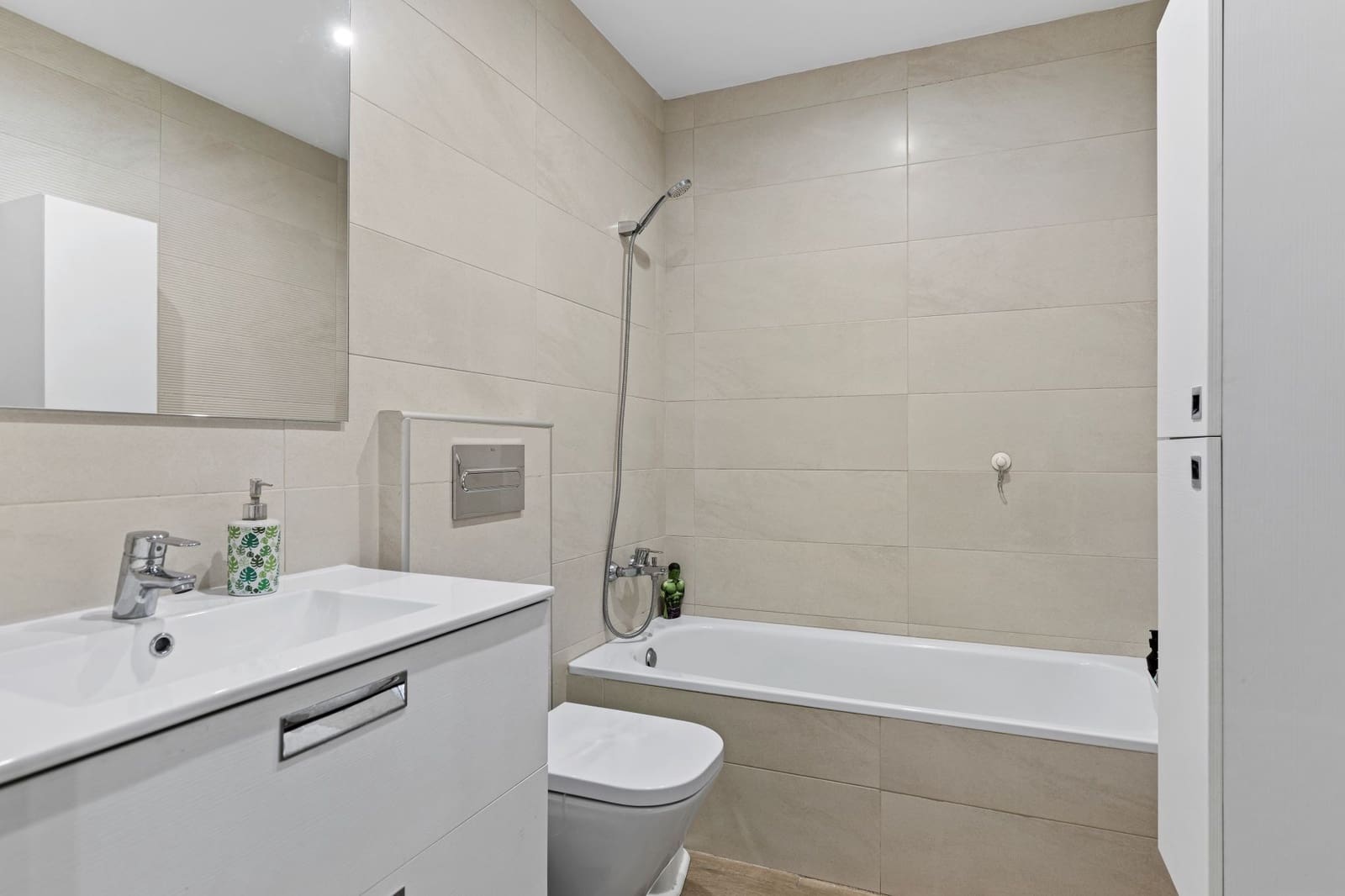 4 soverom Hus til salgs i Estepona med garasje - € 899 000 (Ref: 9871683)
