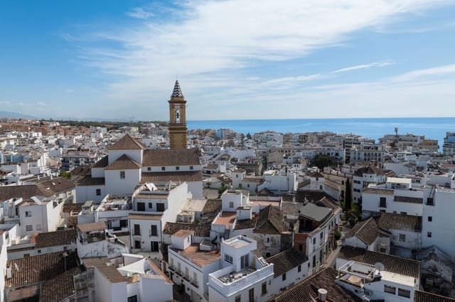 4 soverom Hus til salgs i Centro, Estepona med garasje - € 899 000 (Ref: 9871683)