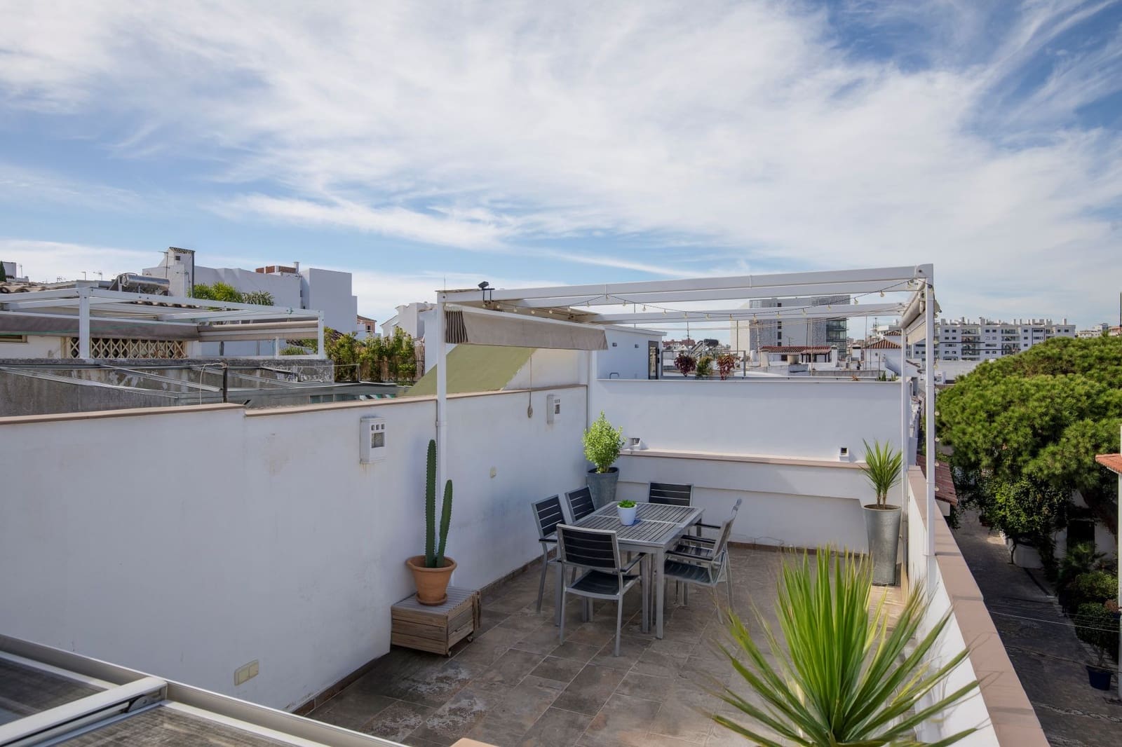 4 soverom Hus til salgs i Estepona med garasje - € 899 000 (Ref: 9871683)