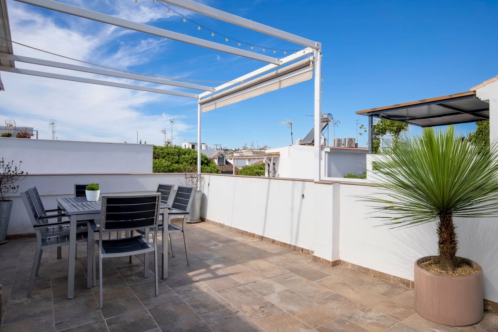 4 soverom Hus til salgs i Estepona med garasje - € 899 000 (Ref: 9871683)