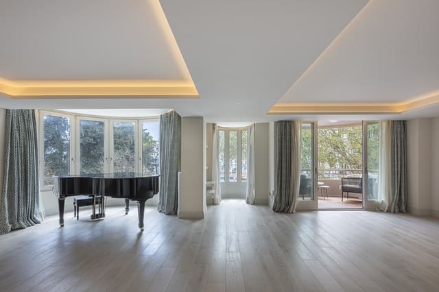 2 bedroom Apartment for sale in Marbella with pool garage - € 1,399,000 (Ref: 9873221)