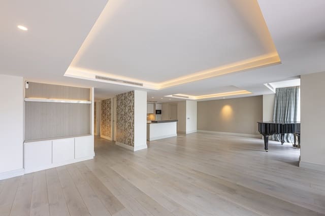 2 bedroom Apartment for sale in Marbella with pool garage - € 1,399,000 (Ref: 9873221)