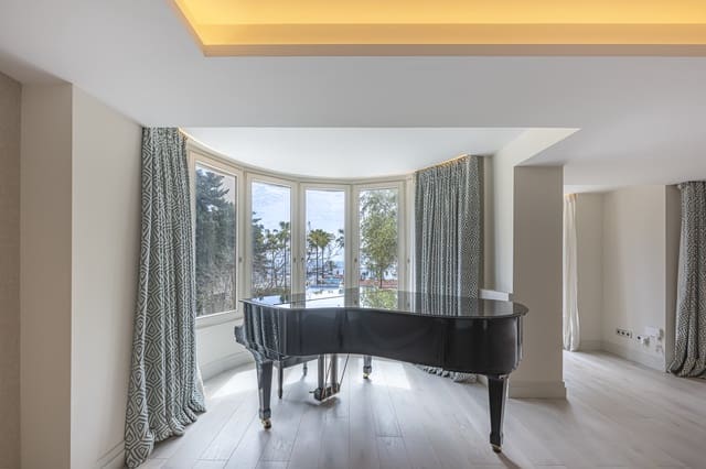 2 bedroom Apartment for sale in Marbella with pool garage - € 1,399,000 (Ref: 9873221)