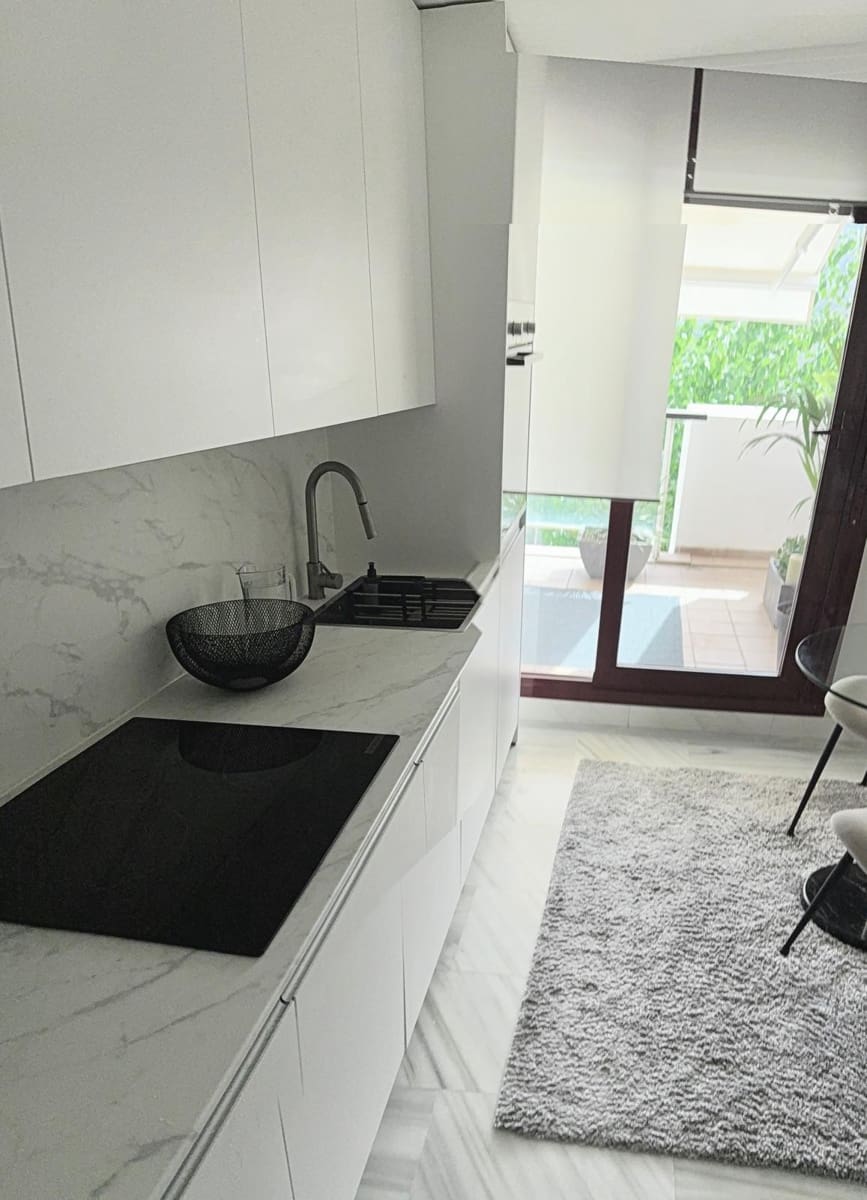1 soverom Leilighet til salgs i Benahavis med svømmebasseng garasje - € 286 000 (Ref: 9873222)