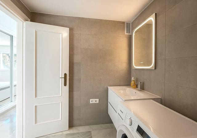 3 sypialnia Apartament na sprzedaż w Mijas Golf, Mijas z basenem garażem - 385 000 € (Ref: 9887995)