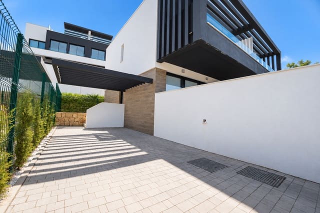 3 sovrum Semi-fristående Villa till salu i Atalaya-Isdabe, Estepona med pool garage - 730 000 € (Ref: 9892003)