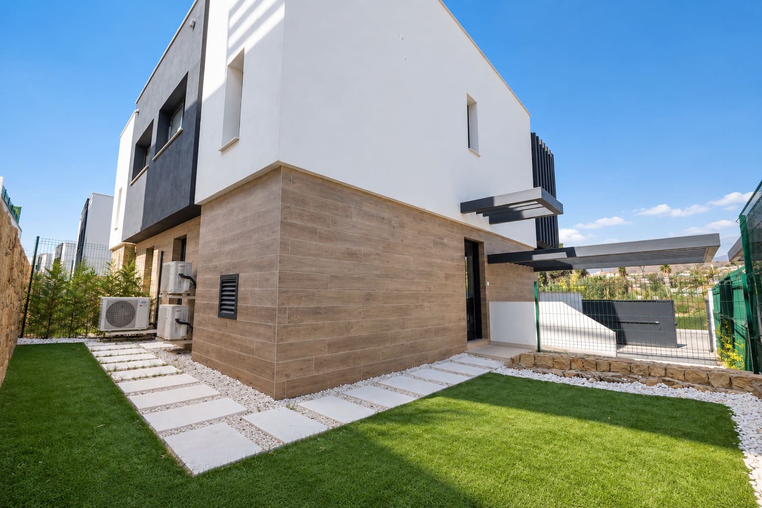 3 slaapkamer Halfvrijstaande villa te koop in Atalaya-Isdabe met zwembad garage - € 730.000 (Ref: 9892003)